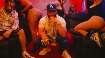 Burberry White Small TB Logo T Shirt worn by El Alfa in El Alfa El Jefe ❌ French Montana ❌ Braulio Fogón ❌ Kaly Ocho - MAQUINA DE DINERO (Video Oficial)