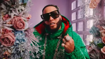 Louis Vuitton Black Cyclone Sunglasses worn by El Alfa in EL ALFA EL JEFE x EL MAYOR CLASICO - GALAPIN (VIDEO OFICIAL)