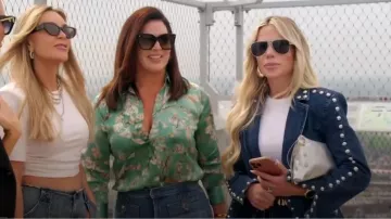 Hammitt Kyle Sidewalk Silver usado por Jennifer Pedranti como se ve en The Real Housewives of Orange County (T19E17)