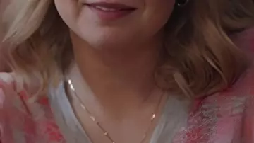 Ghosts US S05 Rose McIver Cardigan en guimauve rose