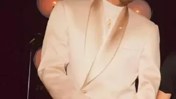 Cream Blazer worn by Snoop Dogg in The Voice S28