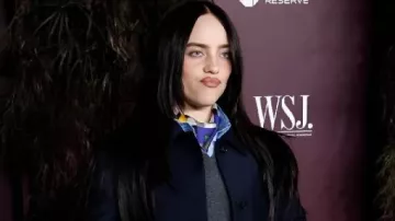 Premio WSJ al Innovador 2025 Blazer usado por Billie Eilish en Billie Eilish LLAMA a los multimillonarios durante el discurso de los premios innovadores