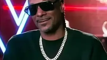 Sudadera de Snoop del Equipo de La Voz usada por (Snoop Dogg) como se ve en La Voz (T28)