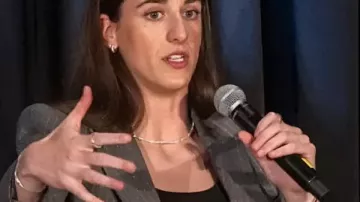 2025 LIA Fall Luncheon Caitlin Clark Blazer en Caitlin Clark | Aspectos destacados de 2025