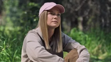 Lululemon Athletica Unisex Classic Ball Cap worn by Jen McMurtry (Lisa Durupt) as seen in Heartland (S19E04)
