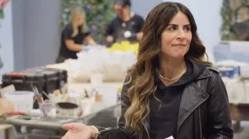 Blouson de motard en cuir AllSaints Balfern porté par Alison Victoria vu dans Sin City Rehab (S01E06)