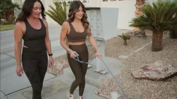 Alo Yoga High Waist Airlift Legging porté par Alison Victoria comme on le voit à Sin City Rehab (S01E06)