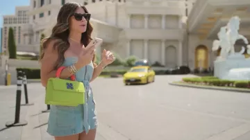 Off-White Jitney 1.4 Top Handle Bag porté par Alison Victoria comme on le voit dans Sin City Rehab (S01E06)