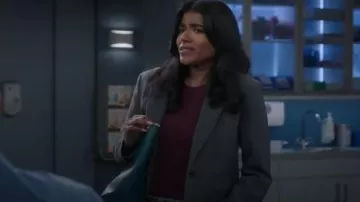 Anthropologie Maeve Crop Boxy Blazer porté par Kavita Mohanty (Anita Kalathara) comme on le voit dans Grey’s Anatomy (S22E04)