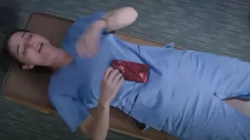 Casetify Compatible con la funda para iPhone 15 usada por Jules Millen (Adelaide Kane) como se ve en Grey's Anatomy (S22E04)