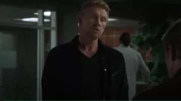 Chaqueta camisera John Varvatos Kadd usada por Owen Hunt (Kevin McKidd) como se ve en Anatomía de Grey (S22E04)