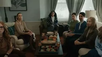 Cárdigan de punto a rayas Maje usado por Julia Wagner (Brittany Inge) como se ve en Elsbeth (S03E04)