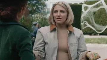 Veronica Beard Veste à col en velours côtelé portée par Sharon Norman (Annaleigh Ashford) comme on le voit dans Elsbeth (S03E04)