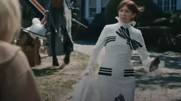 Eliza Doolittle Robe portée par Elsbeth Tascioni (Carrie Preston) comme on le voit dans Elsbeth (S03E04)