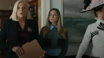 Sandro Pull court en laine et cachemire porté par Avery Norman (Olivia Daponde) comme on le voit dans Elsbeth (S03E04)