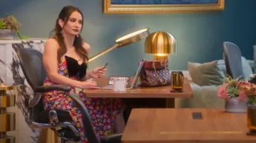 Rixo London Leanna Vestido midi tejido con estampado floral con estampado floral en rosa usado por Sandra Vergara como se ve en Selling Sunset (S09E09)