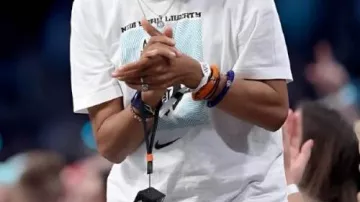 Chemise blanche portée par Spike Lee lors des playoffs de la WNBA contre le New York Liberty et le Phoenix Mercury