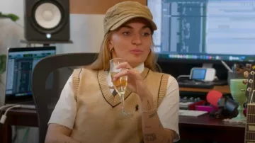 Ralph Lauren V-Neck Sweater Gilet porté par G Flip comme on le voit dans Selling Sunset (S09E09)