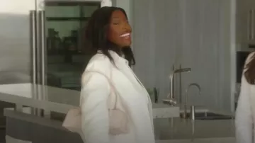 Alaïa Medium Le Teckel Sac porté par Chelsea Lazkani comme on le voit dans Selling Sunset (S09E09)