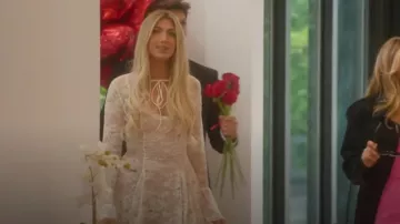 Maison de CB Alice Robe en dentelle portée par Kitty-Blu Appleton comme on le voit dans Selling Sunset (S09E09)