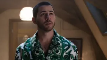Une robe de Noël très Jonas Nick Jonas utilisée par Nick Jonas (Nick Jonas) comme on le voit dans un film de Noël très Jonas