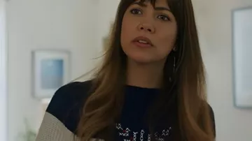 Julie Gonzalo A Novel Noel Colorblock Sweater usado por Harper (Julie Gonzalo) como se ve en A Novel Noel