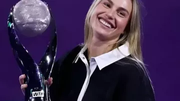 WTA Finals 2025 Aryna Sabalenka Top de manga corta oversized