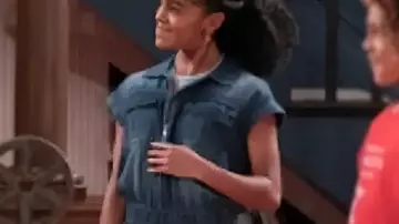 Barboteuse en jean Braxton Paul Crutch 2025 portée par Lisa (Braxton Paul) en béquille