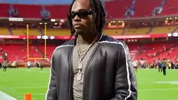 Abrigo de cuero negro del juego Gunna Chiefs en Kansas City Chiefs vs Buffalo Bills Resumen del juego | Temporada 2025 de la NFL Semana 9