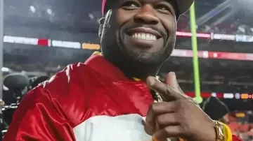 Chaqueta de 50 centavos de los Washington Commanders en 50 LOS ESPÍRITUS DEL PADRE DE CENT EXPANDEN EL IMPERIO DE LA NFL CON LA ASOCIACIÓN DE LOS WASHINGTON COMMANDERS