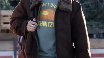 Joe Jonas Brown Veste en peau de mouton de Joe Jonas (Joe Jonas) dans un film de Noël très Jonas