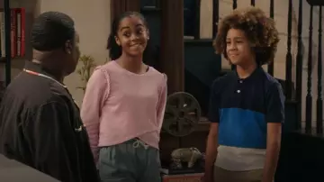 Habituel tressé French Terry Wrap Top porté par Lisa (Braxton Paul) comme on le voit dans Béquille (S01E01)