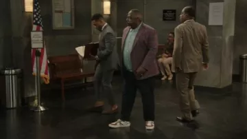 Baskets en cuir Lacoste L004 portées par Calvin Butler (Cedric the Entertainer) comme on le voit dans Béquille (S01E01)
