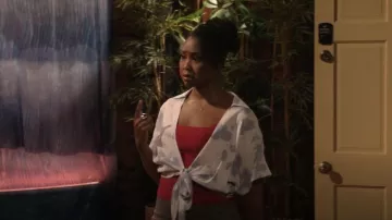JBQ Chiara Haut porté par Jamilah (Adrianna Mitchell) comme on le voit dans Béquille (S01E01)