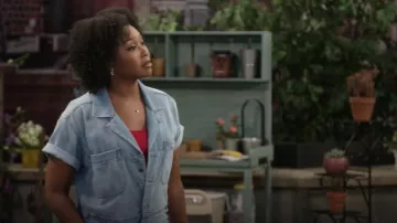 Haut côtelé en tricot Aritzia Babaton Sculpt porté par Jamilah (Adrianna Mitchell) comme on le voit dans Béquille (S01E02)