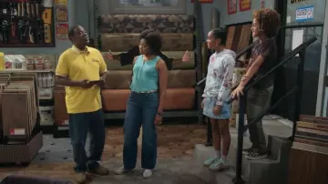 H&M Cargo Denim Mini Jupe portée par Lisa (Braxton Paul) comme on le voit en Béquille (S01E02)