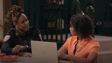 Veronica Beard Kearney Polo porté par Jamilah (Adrianna Mitchell) comme on le voit dans Béquille (S01E03)