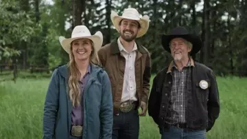 Mountain Warehouse Exodus Womens Water Resistant Softshell Jacket portée par Amy Fleming (Amber Marshall) comme on le voit dans Heartland (S19E05)