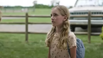 T-shirt de blé Iris porté par Lyndy Borden comme on le voit à Heartland (S19E05)