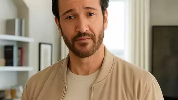 Jason Butler Harner Elsbeth S03 Veste portée par (Jason Butler Harner) dans Elsbeth (S03)