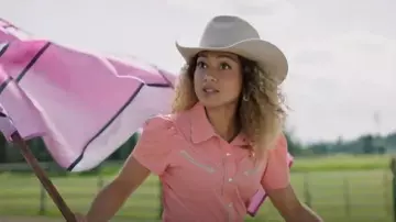 Crâne tordu, sourire, sourire, poches et manches bouffantes portés par Nicole (Vinessa Antoine) comme on le voit dans Heartland (S19E05)
