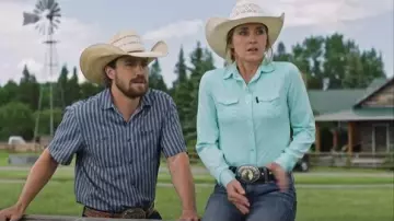 Kimes Ranch Shifter porté par Nathan Pryce (Spencer Lord) tel qu’on le voit dans Heartland (S19E05)