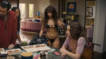 Agent Provocateur Davine Bas de bikini porté par Tallulah (Odessa A’zion) comme on le voit dans I Love LA (S01E01)