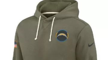 Los Angeles Chargers Olive 2025 Salute To Service Sideline Standard Issue Dri-FIT Hoodie - Recreación