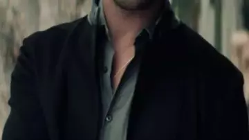 Crime 101 2026 Chris Hemsworth Black Wool Jacket worn by Mike Davis (Chris Hemsworth) in Crime 101