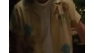 Chemise fleurie de Dylan (Josh Hutcherson) dans I Love LA (S01)