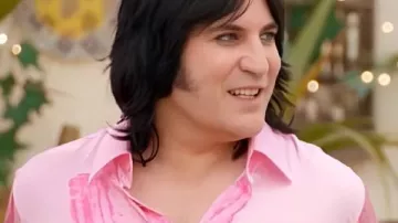 Great British Bake Off S16 Noel Fielding Cowboy Horse Print chemise portée par Self - Presenter (Noel Fielding) dans The Great British Bake Off (S08)