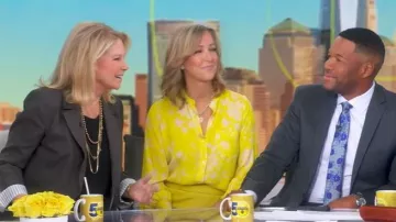 A.L.C. Walter Blusa de seda con estampado floral usada por Lara Spencer como se ve en Good Morning America el 3 de noviembre de 2025