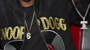 Chaqueta negra usada por Snoop Dogg en The Voice S28