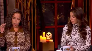 Robe Proenza Schouler Marion portée par Alyssa Farah Griffin telle que vue dans The View le 31 octobre 2025